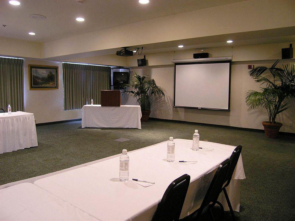 Hotel Holiday Express & San Jose-morgan Hill By Ihg 3*
